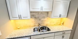 SHORT TERM TURNKEY FURNISHED DOWNTOWN AT THE RENAISSANCE Gallery 4