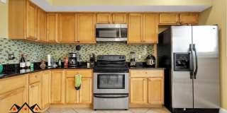 Townhome Style Condo with Parking Gallery 1