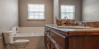 4 Bedroom 2.5 Bath Townhome near Centennial Park! Gallery 19