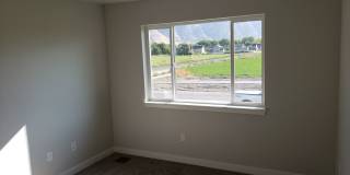 Spacious Springville Townhome Gallery 25