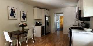 Ideal Duplex on NW Broadway with Parking Gallery 9