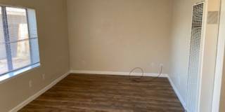 Midtown - Convenient Duplex - Move in Ready! Gallery 3