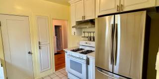 Beautiful 2 bed 1 bath home in University Heights Gallery 8