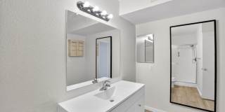 Modern Updated Tempe Townhome Near ASU & Downtown with Resort-Style Amenities Gallery 30