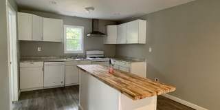Beautiful 3 bedroom home available Early August! Gallery 7