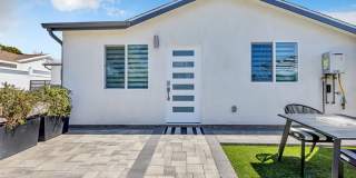 7076 Park Manor Gallery 29