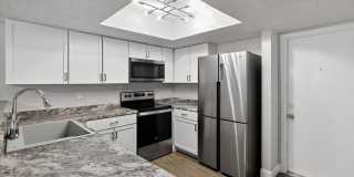 Modern 3BR Rental with Gated Yard, Garage & Prime San Antonio Location Gallery 5