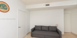 16275 Collins Avenue Gallery 18