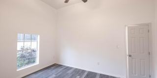 415 W 7th Street Gallery 10