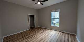 2 bedroom, new floors, walkable! Gallery 10