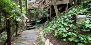 One bedroom Private Hilltop home washer, dryer, decks, redwoods Gallery 1
