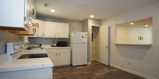 4 Bed/2 1/2 Bath Bus Line Reserved Parking Gallery 6