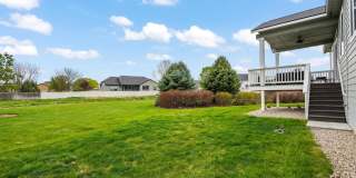 STUNNING 3bd/2ba Custom Home w/3 Car Garage on a Huge Lot! Gallery 5