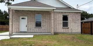 2220 RIVERBEND Drive Gallery 1