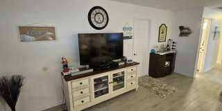 137 Magnolia Street Gallery 12