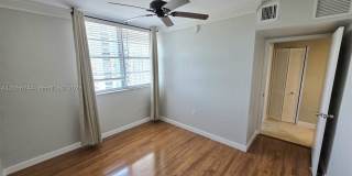 5825 Collins Ave Gallery 22