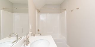 Modern 4 Bedroom Home in Red Bank Gallery 23