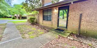 Charming 2-Bedroom Quadplex Gallery 1