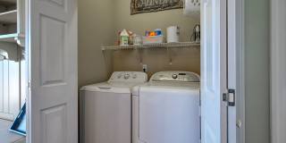 OFF-SEASON FURNISHED MONTHLY RENTAL Gallery 22