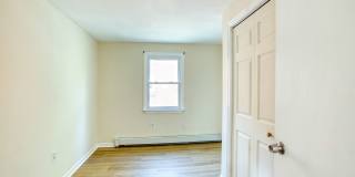Lovely 3 Bedroom 1 Bathroom - 1st Floor with/ Washer and Dryer Gallery 91