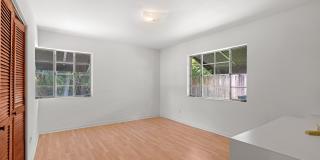 1725 N Lakeside Drive Gallery 13