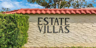 WELCOME TO THIS BEAUTIFULLY UPDATED 2 BEDROOM, 2 BATHROOM VILLA LOCATED IN THE DESIRABLE CENTER GATE COMMUNITY OF SARASOTA! Gallery 30