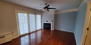 AVAILABLE NOW!  Want a GREAT Location?  Want an Average LGE Bill of $30/mo??  This Beautiful 1 Bedroom Condo is in the Heart of Crescent Hill! Gallery 3