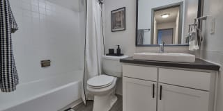 Novi at Lowry Gallery 25