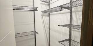 Gorgeous Condo minutes from The Pearl Gallery 18