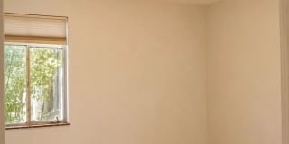Cozy 1-Bedroom Near DU with Private Yard & Parking Gallery 5
