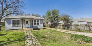 Bright  Spacious 2-Bedroom Home with Large Living Area, Big Kitchen  Expansive Backyard Gallery 1