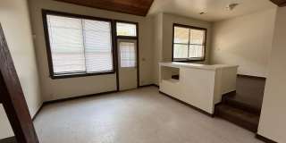 Cozy Efficiency with private backyard Gallery 11