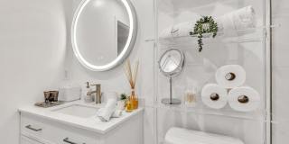 7076 Park Manor Gallery 23