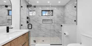 2017 5th Avenue Gallery 16