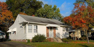 2 BR House w/ Detached Garage, within 2 miles of UNC-Greensboro Gallery 1