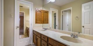 Great one story home with brick exterior on oak covered cul de sac lot Gallery 23