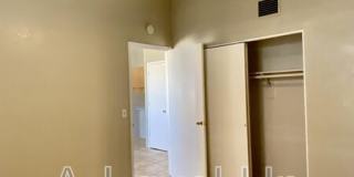 405 East Thoroughbred Street - 1 Gallery 9