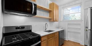 Large One Bedroom in Andersonville Gallery 1