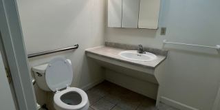 Prime location 2 Bedroom 1 Bath with Den Downtown Gallery 10