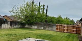Clean and neat 4 bedroom, 2 bathroom single story in the Fancher Creek area 93727 Gallery 26