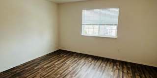 Amazing 3 Bed 2.5 Bath - Townhouse Gallery 13