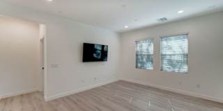 5550 North 16th Street Gallery 8