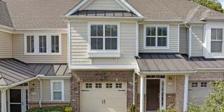 Gorgeous 3 Bedroom Townhome w/ Premium Finishes & Amenities - Pet Friendly! Gallery 1