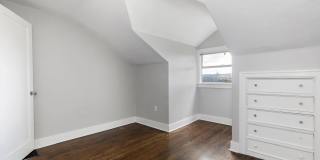 Historic Laurelhurst Home ~ Quiet Neighborhood~ Stunning Water View! 4 Mins to U Village/UW Historic Laurelhurst Home ~ Quiet Neighborhood~ Stunning Water View! 4 Mins to U Village/UW Gallery 24