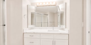 Elegance and Beachfront Condo Living Gallery 18