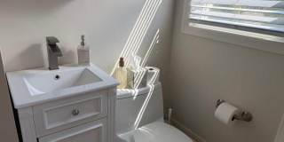 211 W walnut Gallery 12