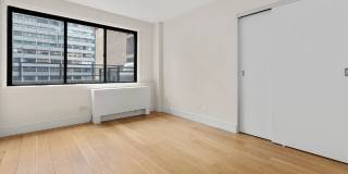 234 E 40th St Gallery 4