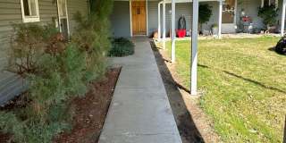 Charming 2-Bedroom, 1.5 bathroom Unit with Air Conditioning Gallery 1