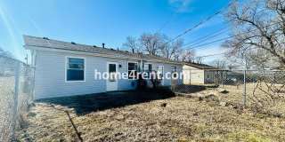 Two Bedroom Ranch Style Duplex Home in Grandview - Featuring Plenty of Natural Light, Fenced Yard, Faux Wood Floors with Refrigerator/Washer/Dryer Included! Gallery 22