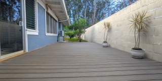 Country living in the City - Huge bonus room, entertainment deck, covered lanai and lots of storage. Gallery 4